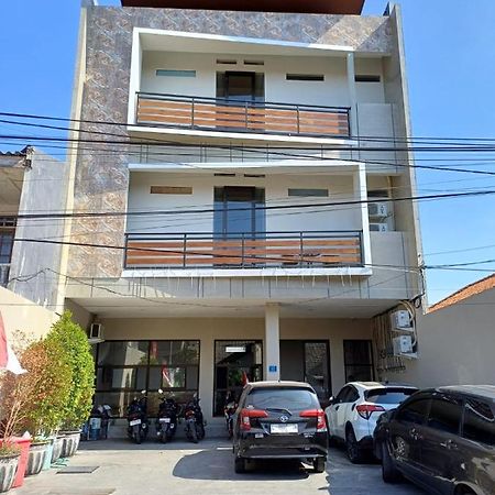 Phoenix Guest House Surabaya Exterior photo