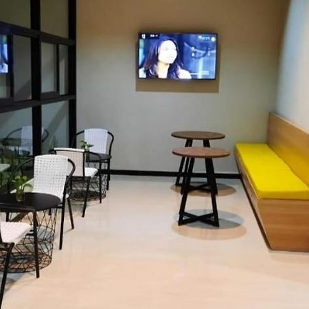Phoenix Guest House Surabaya Exterior photo