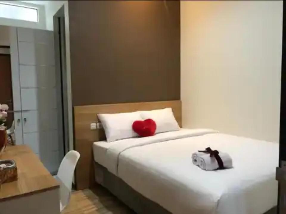 Phoenix Guest House Surabaya Exterior photo