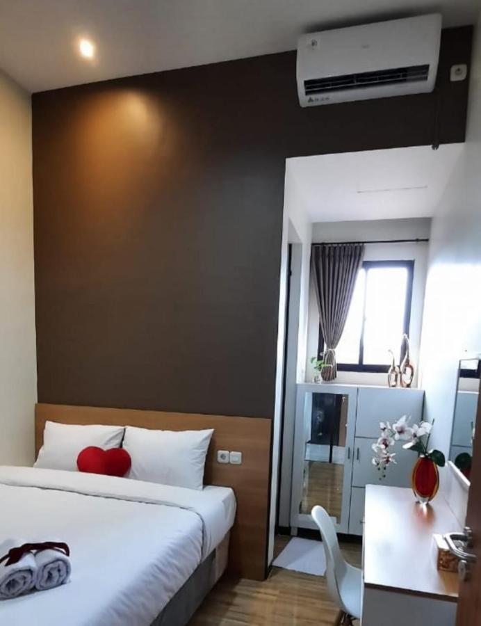 Phoenix Guest House Surabaya Exterior photo