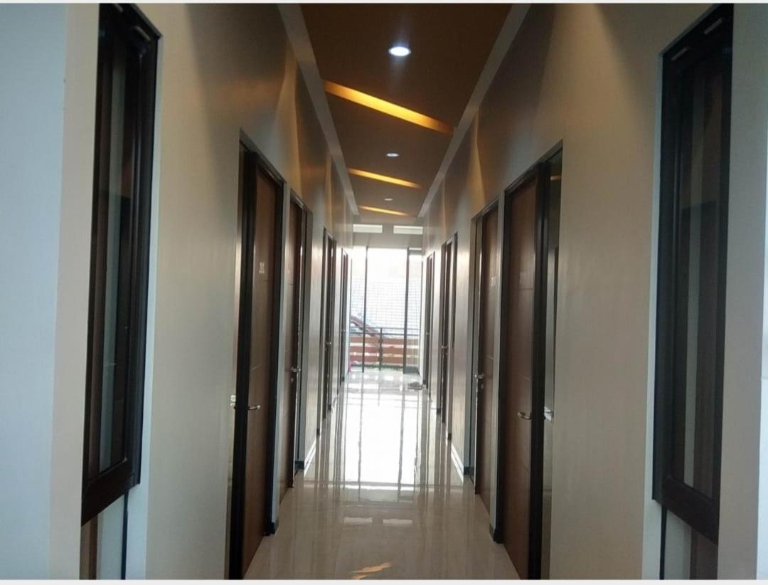 Phoenix Guest House Surabaya Exterior photo