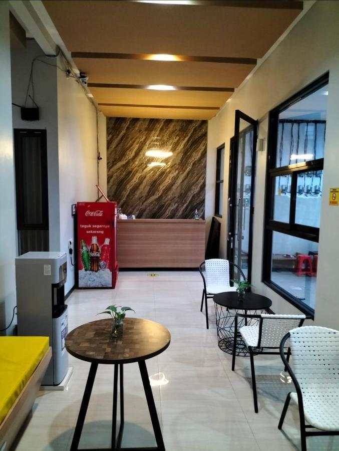 Phoenix Guest House Surabaya Exterior photo